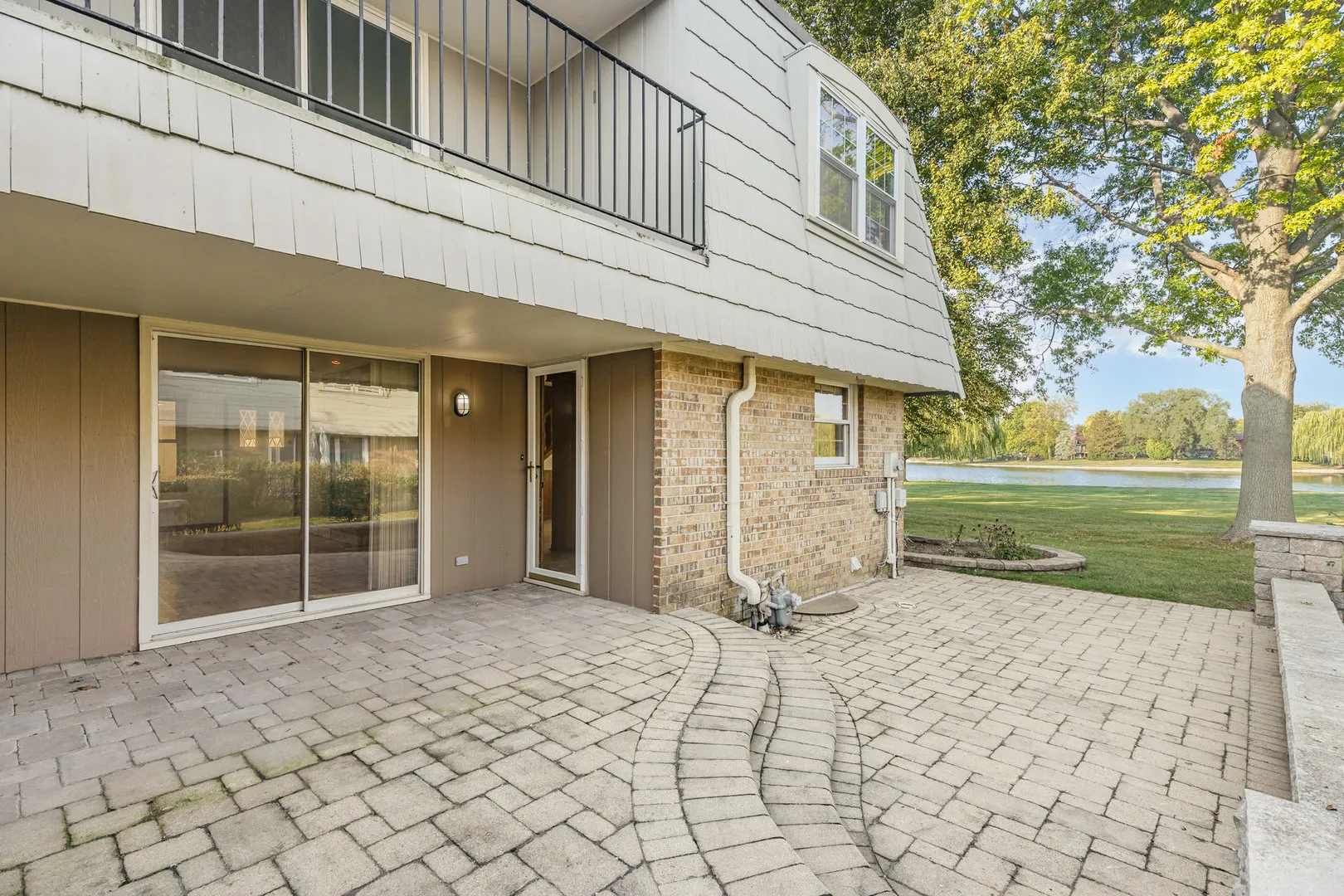 648 Dauphine Court F IL