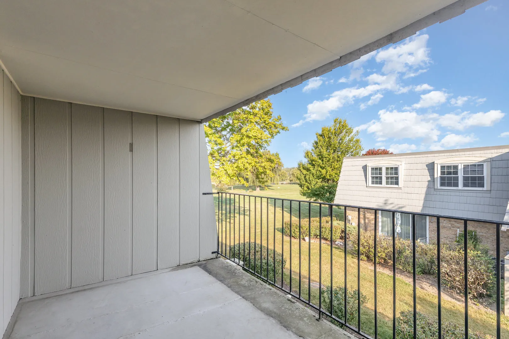 648 Dauphine Court F IL