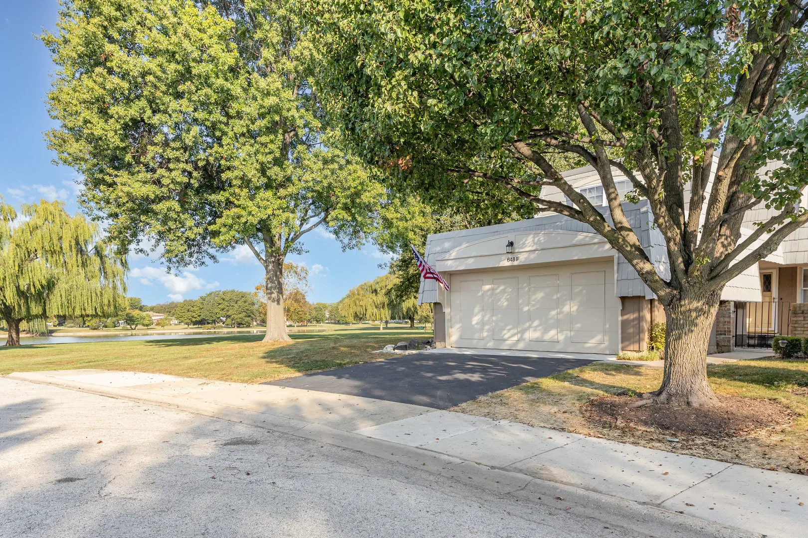 648 Dauphine Court F IL