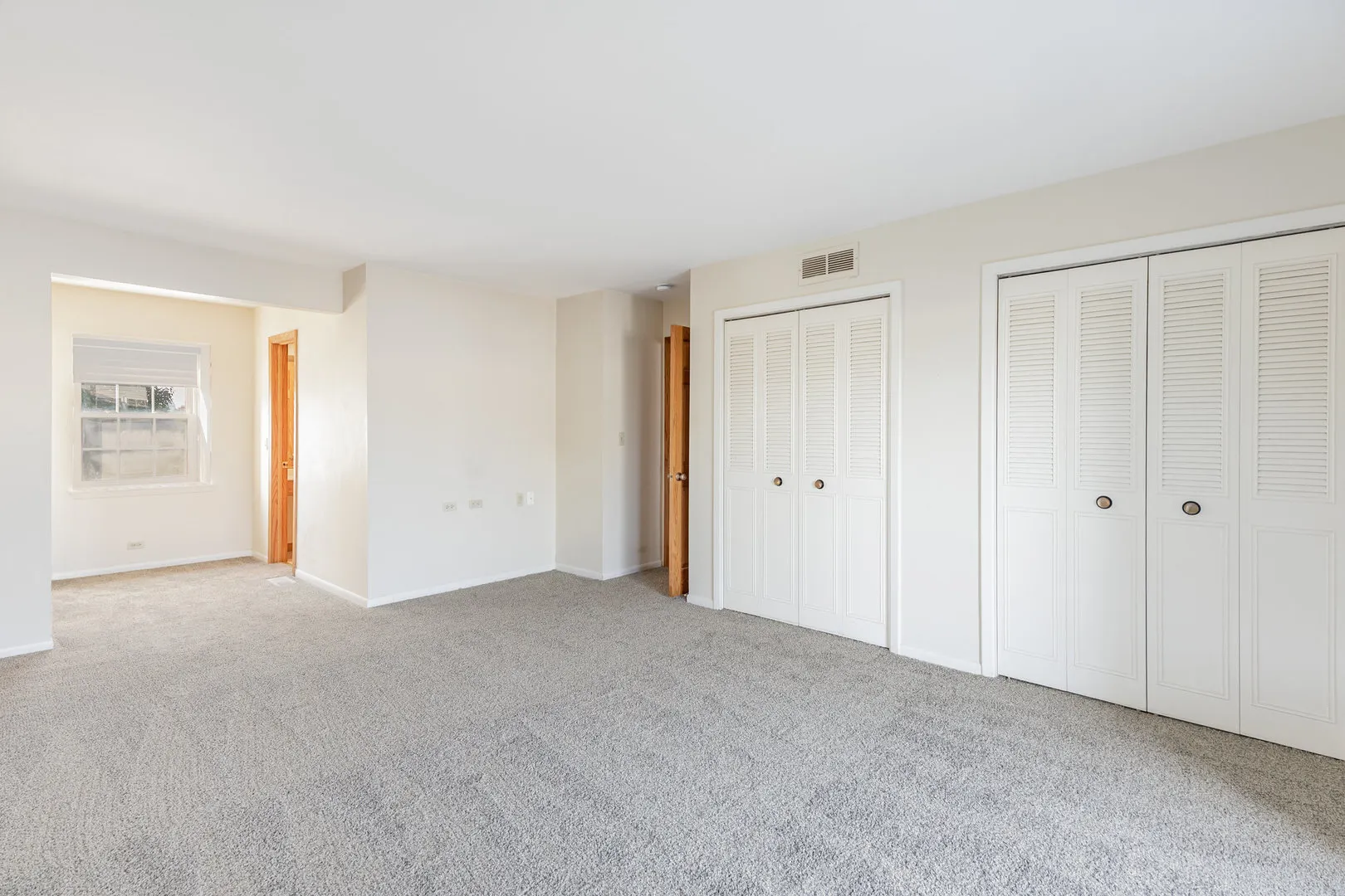 648 Dauphine Court F IL
