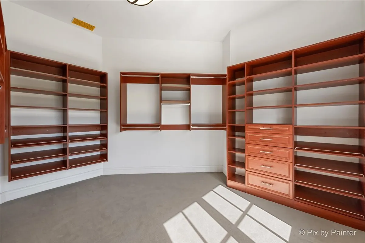 27 W Onwentsia Road IL
