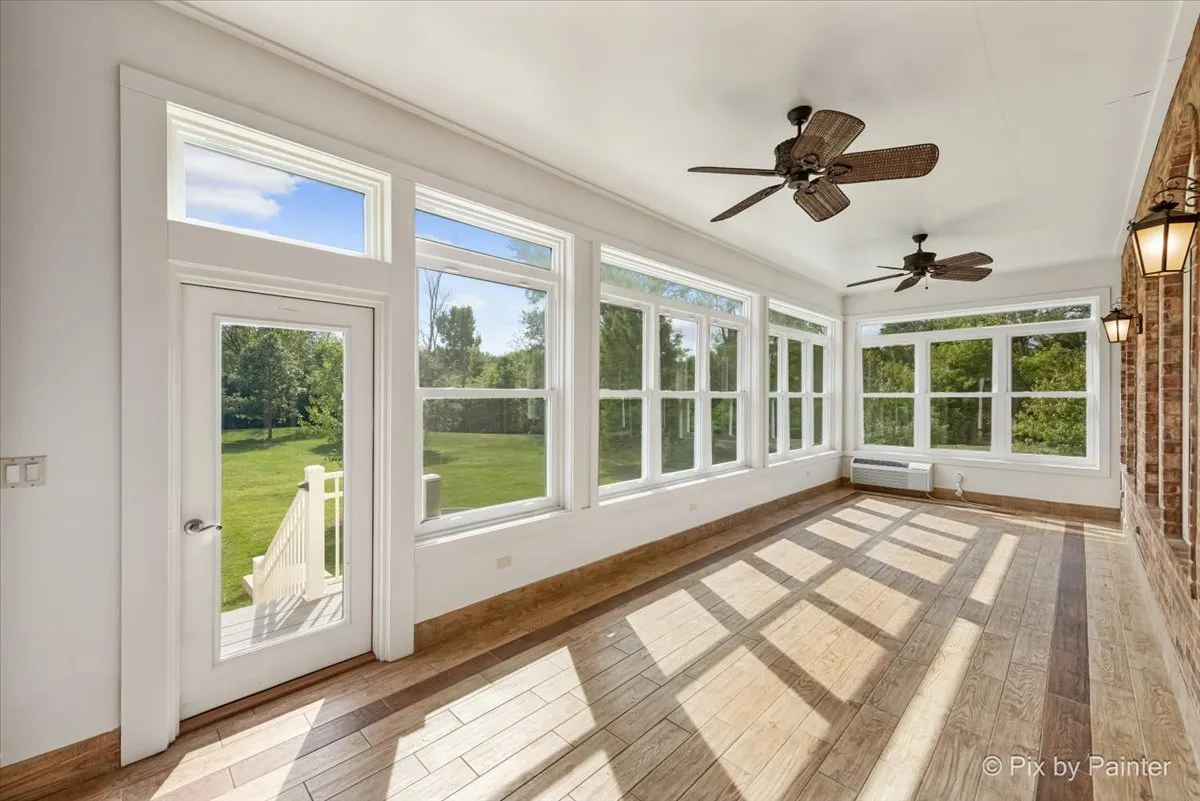 27 W Onwentsia Road IL