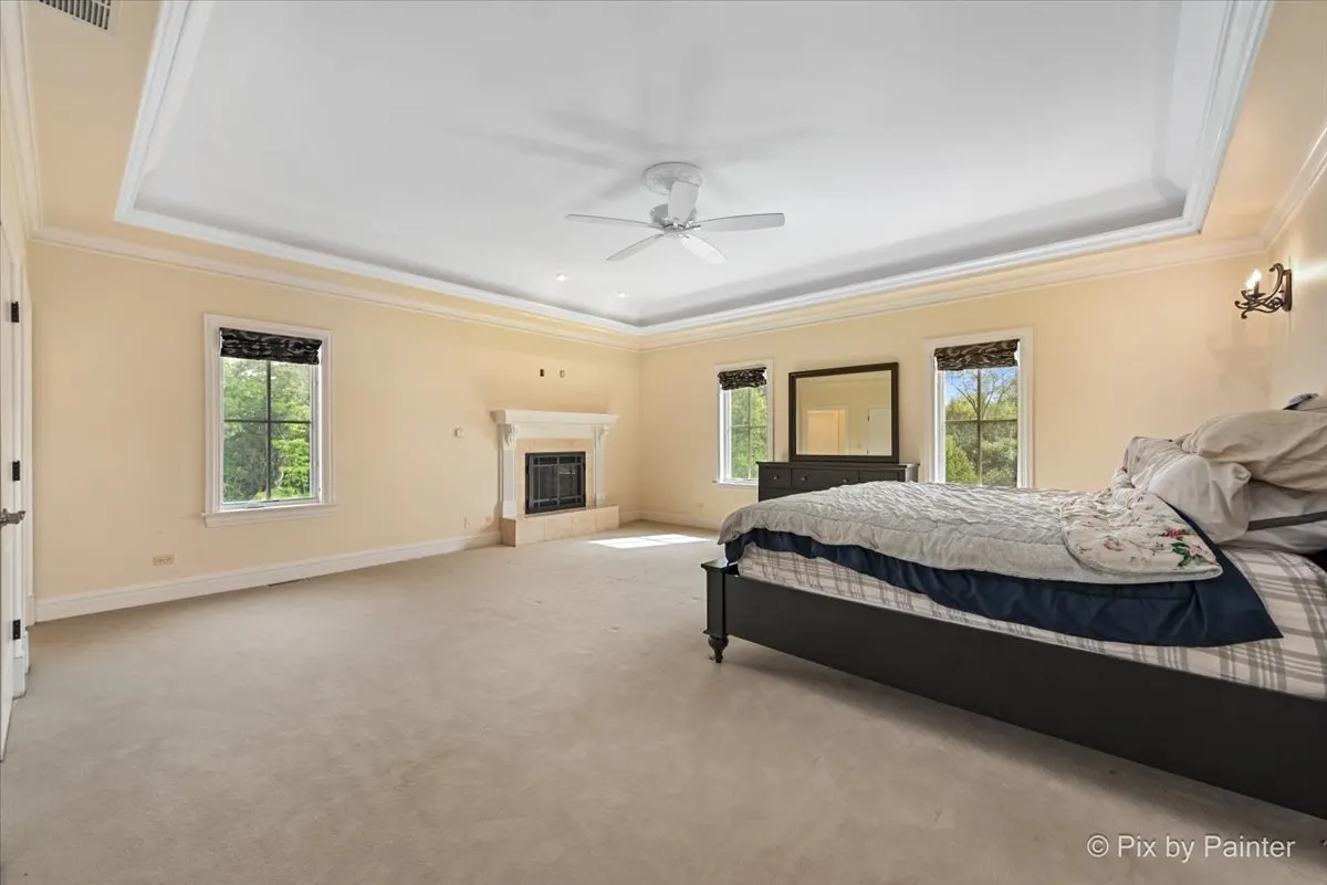 27 W Onwentsia Road IL