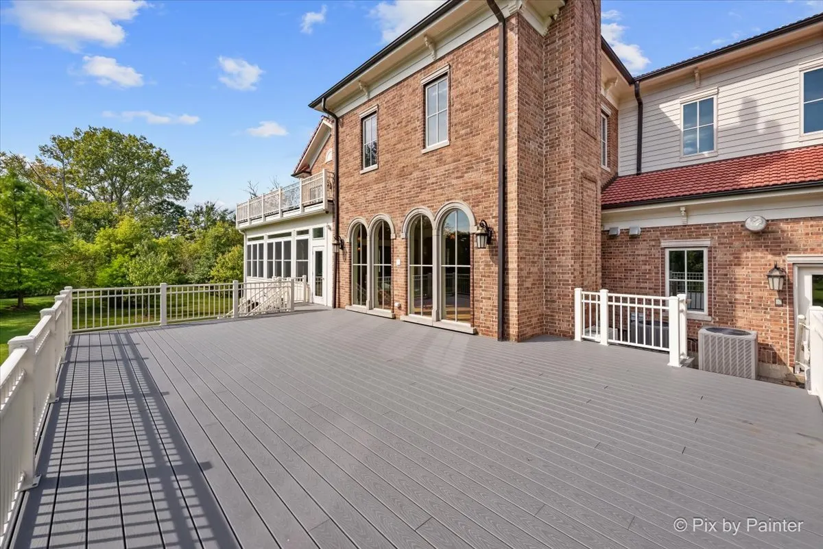27 W Onwentsia Road IL