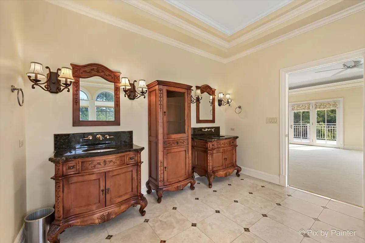 27 W Onwentsia Road IL