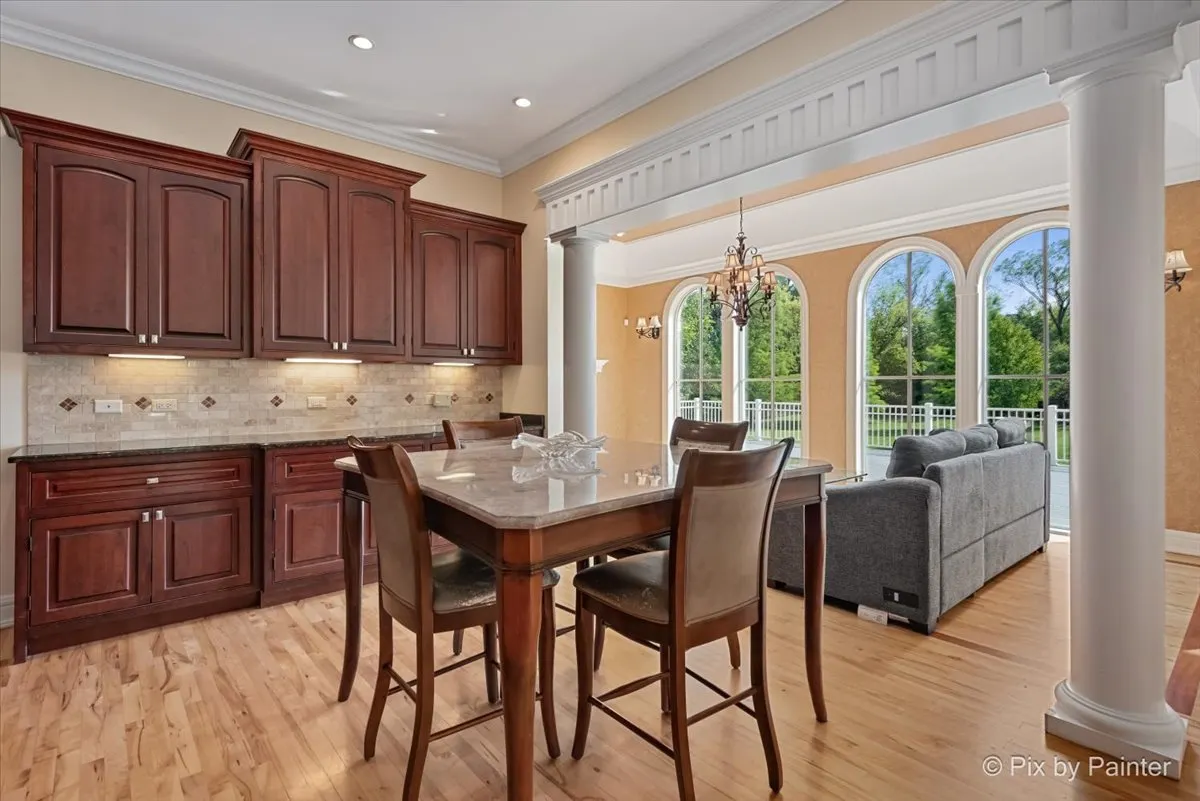 27 W Onwentsia Road IL