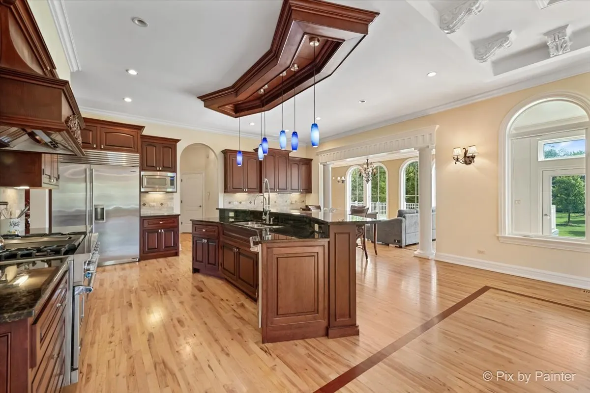27 W Onwentsia Road IL