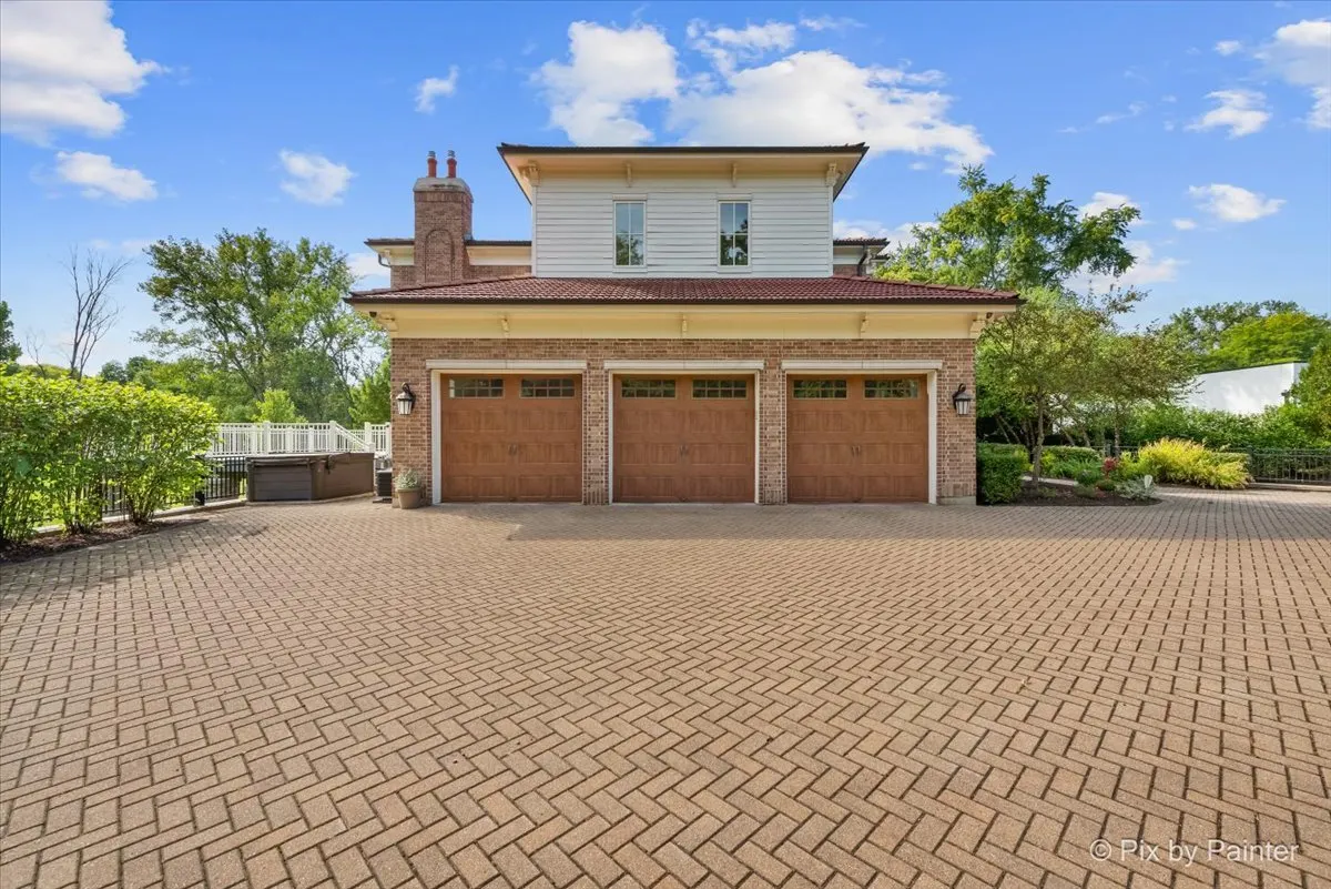 27 W Onwentsia Road IL
