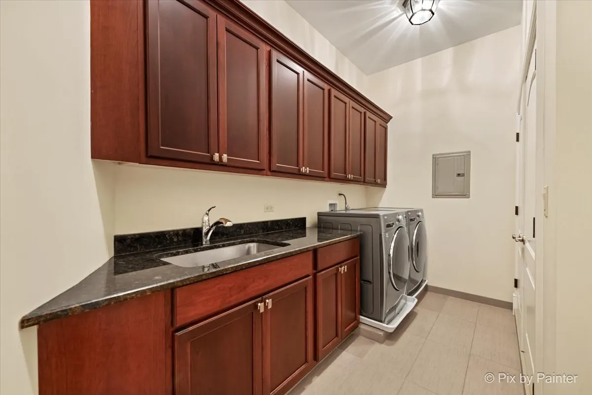 27 W Onwentsia Road IL