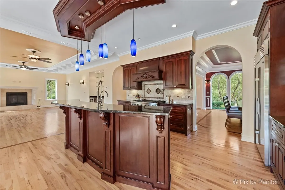 27 W Onwentsia Road IL