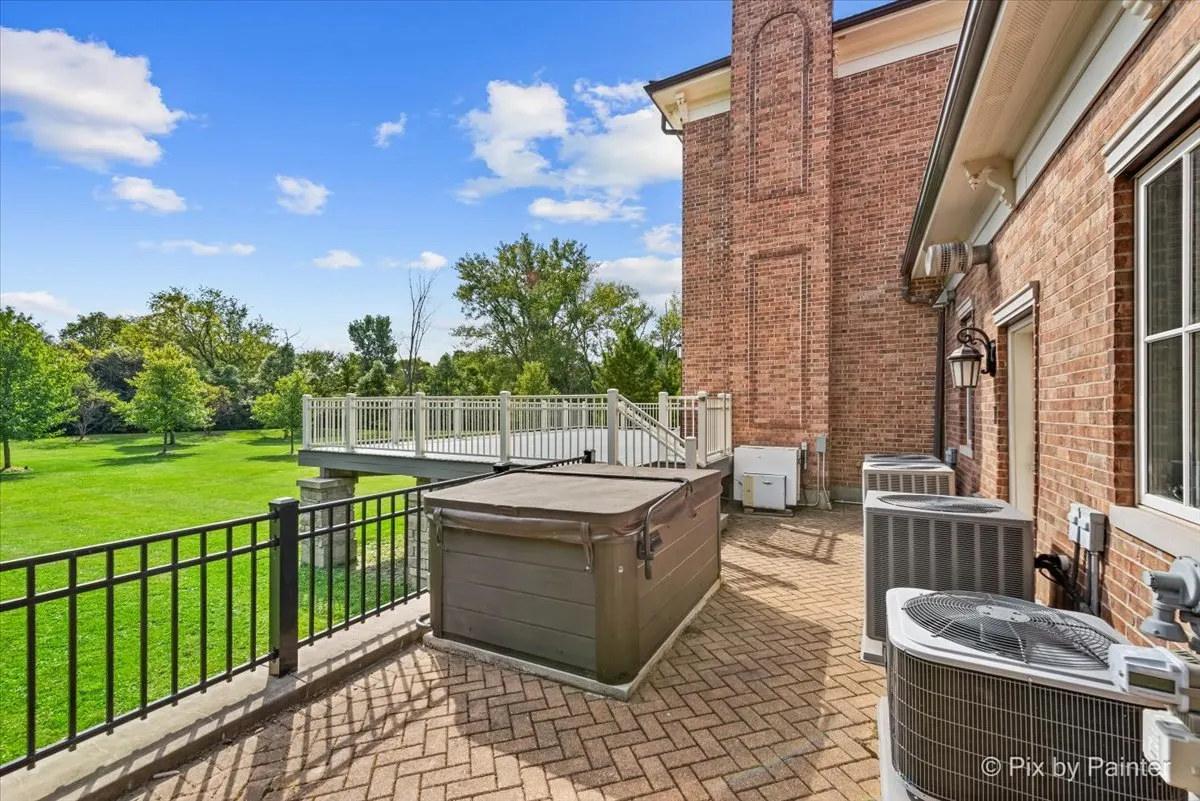 27 W Onwentsia Road IL
