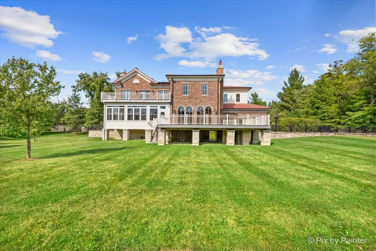 27 W Onwentsia Road IL