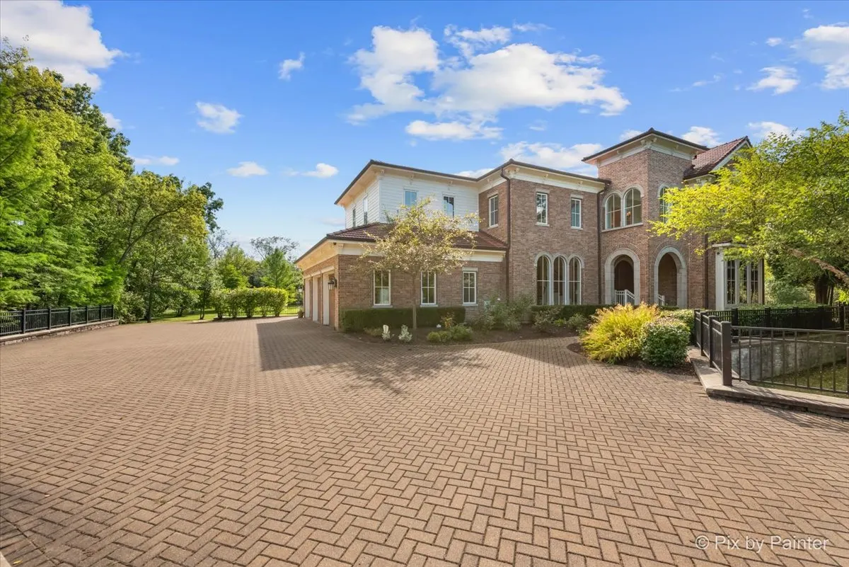 27 W Onwentsia Road IL