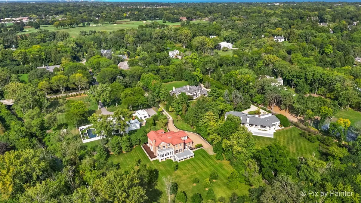 27 W Onwentsia Road IL