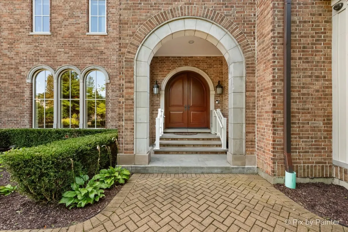 27 W Onwentsia Road IL