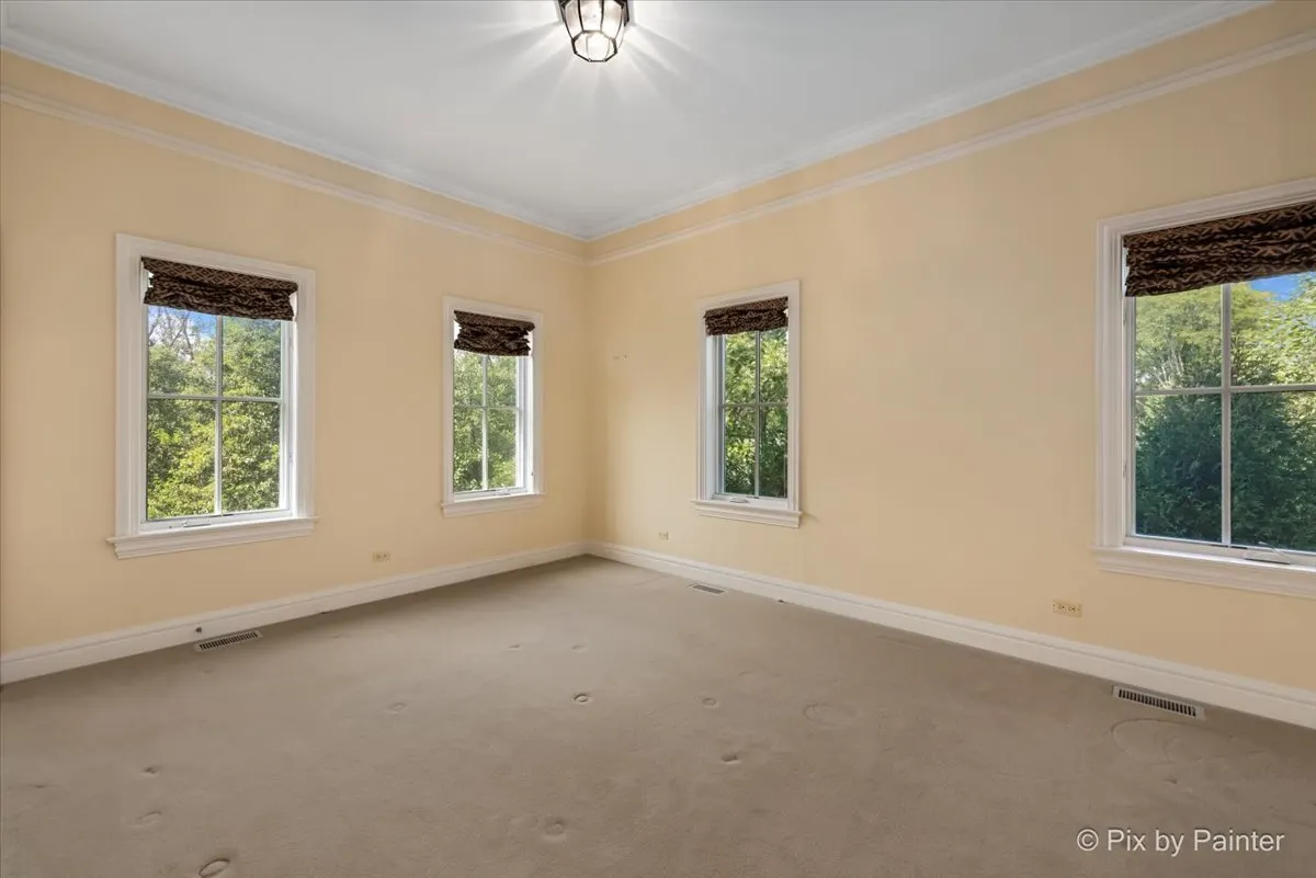 27 W Onwentsia Road IL