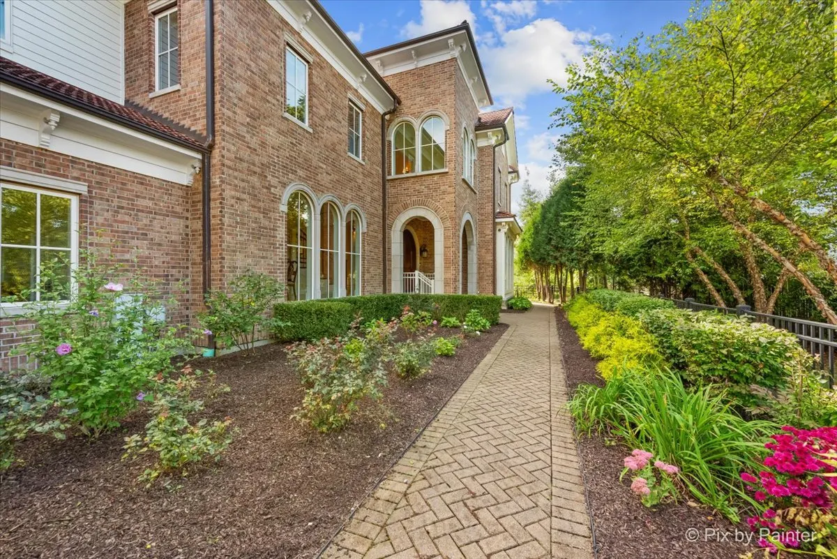 27 W Onwentsia Road IL