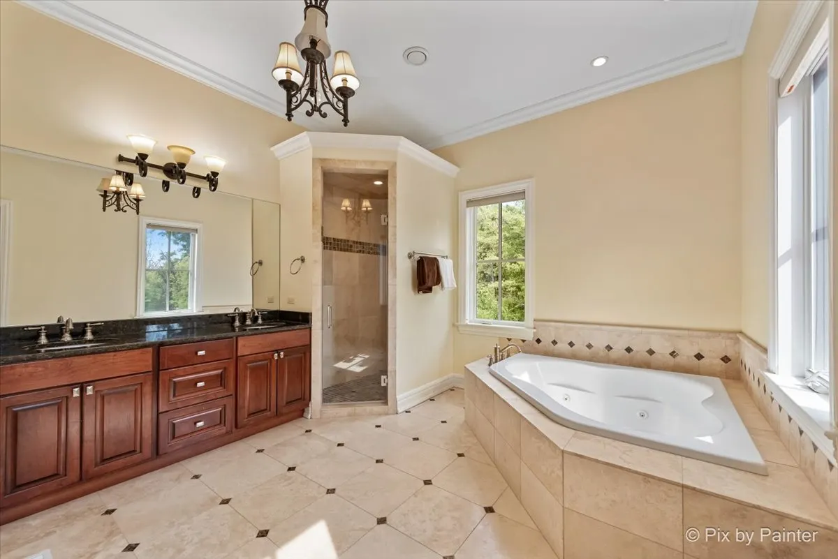 27 W Onwentsia Road IL