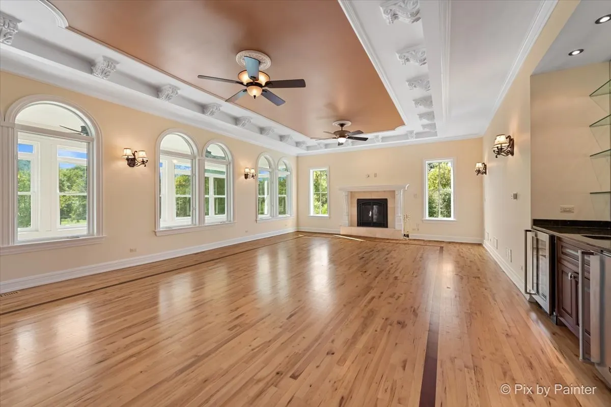 27 W Onwentsia Road IL