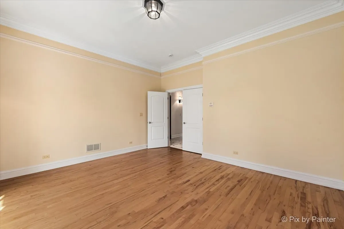 27 W Onwentsia Road IL