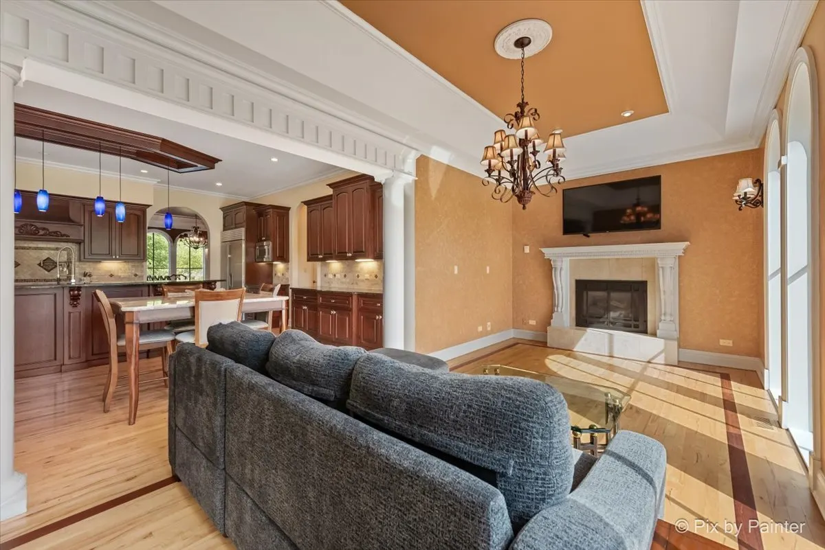 27 W Onwentsia Road IL
