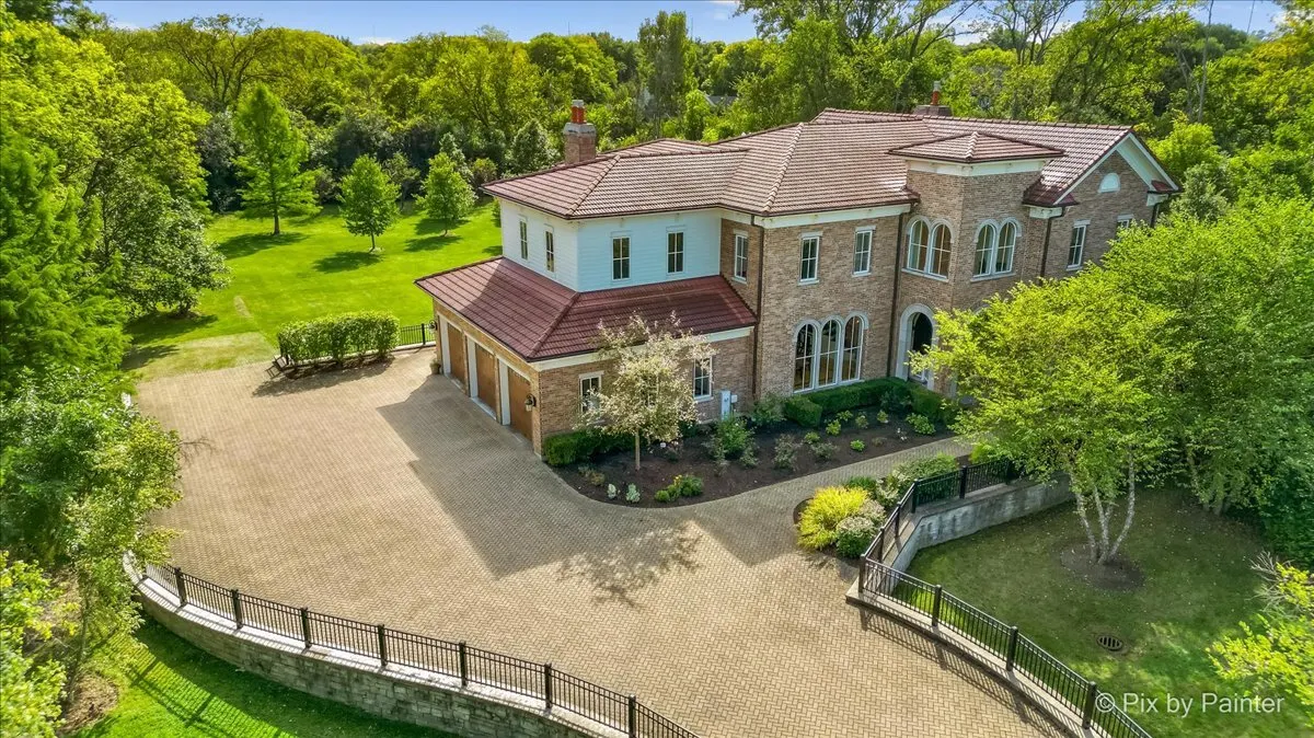 27 W Onwentsia Road IL