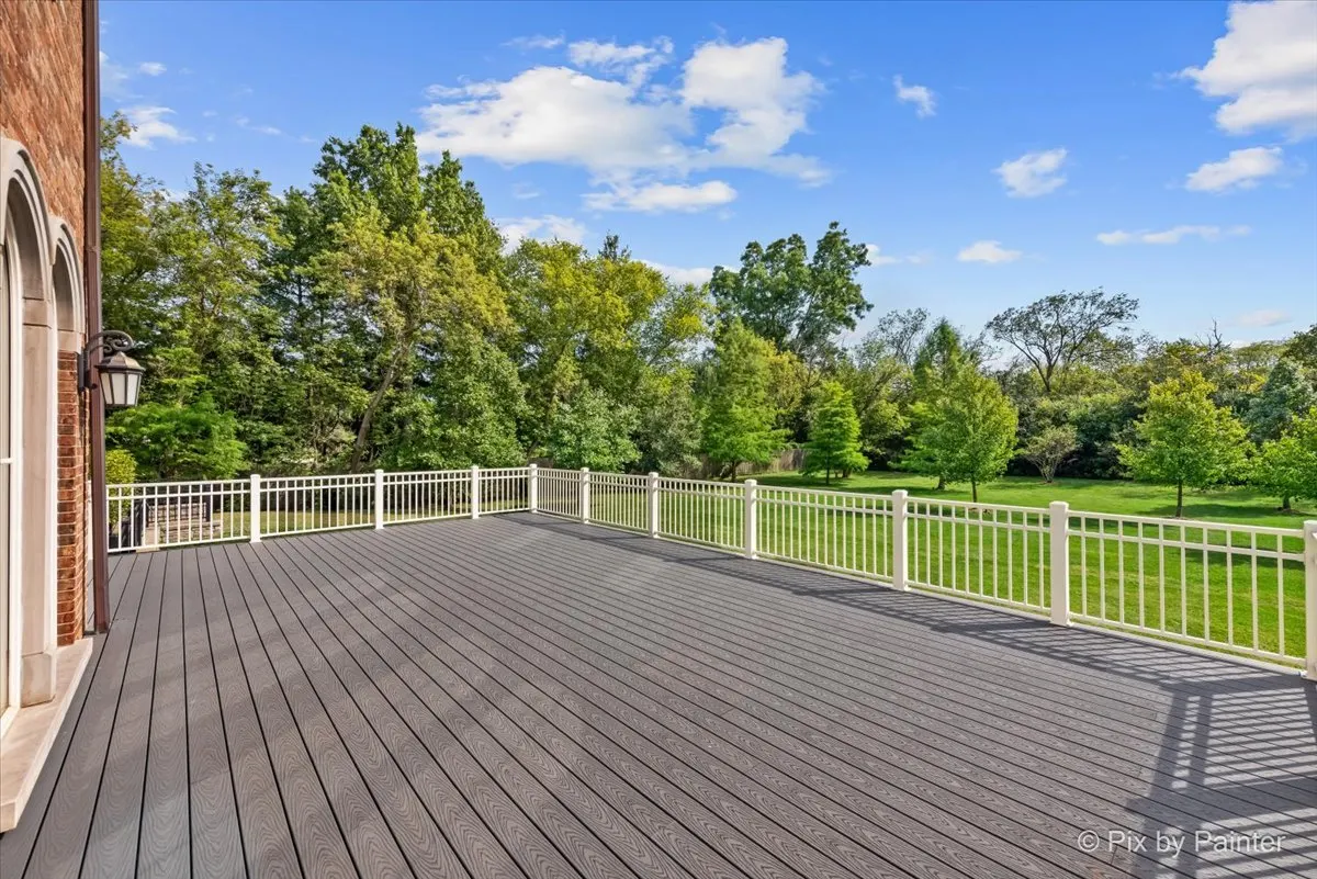 27 W Onwentsia Road IL