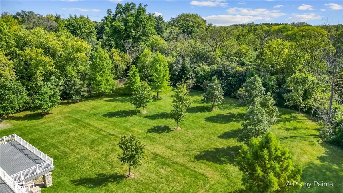 27 W Onwentsia Road IL