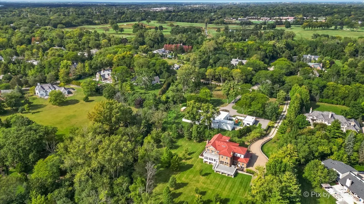 27 W Onwentsia Road IL