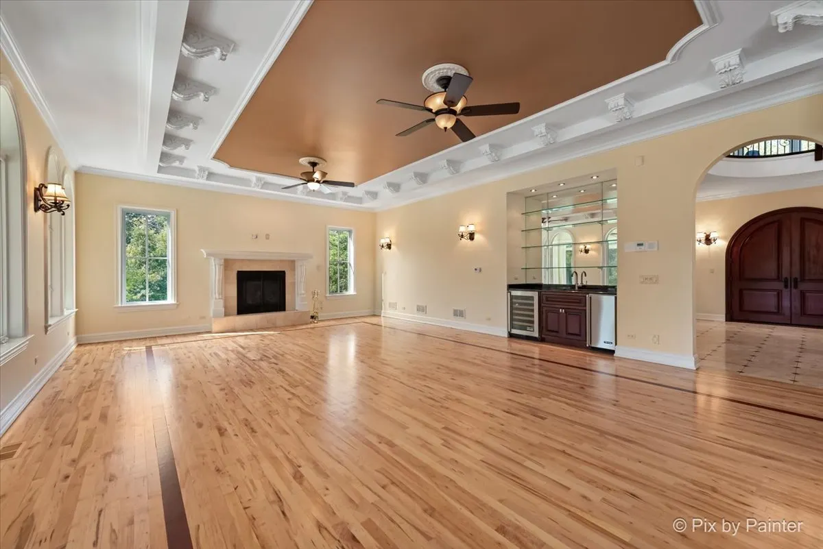 27 W Onwentsia Road IL