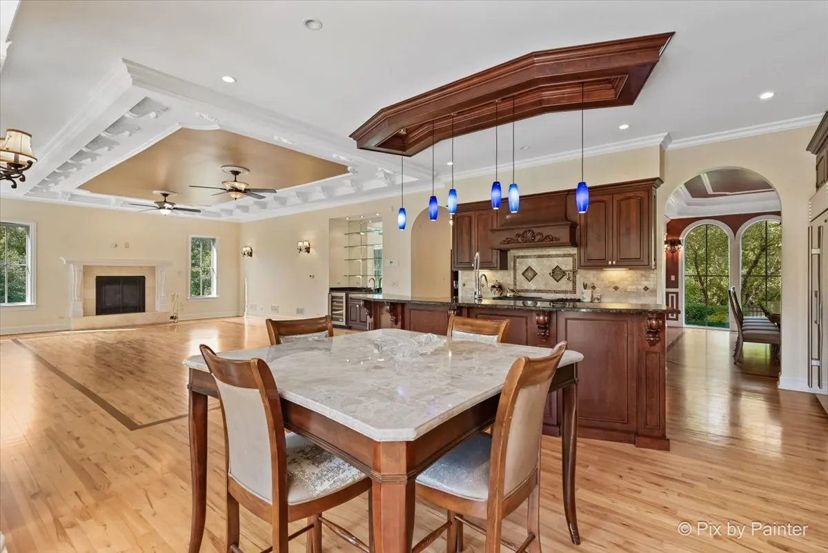 27 W Onwentsia Road IL
