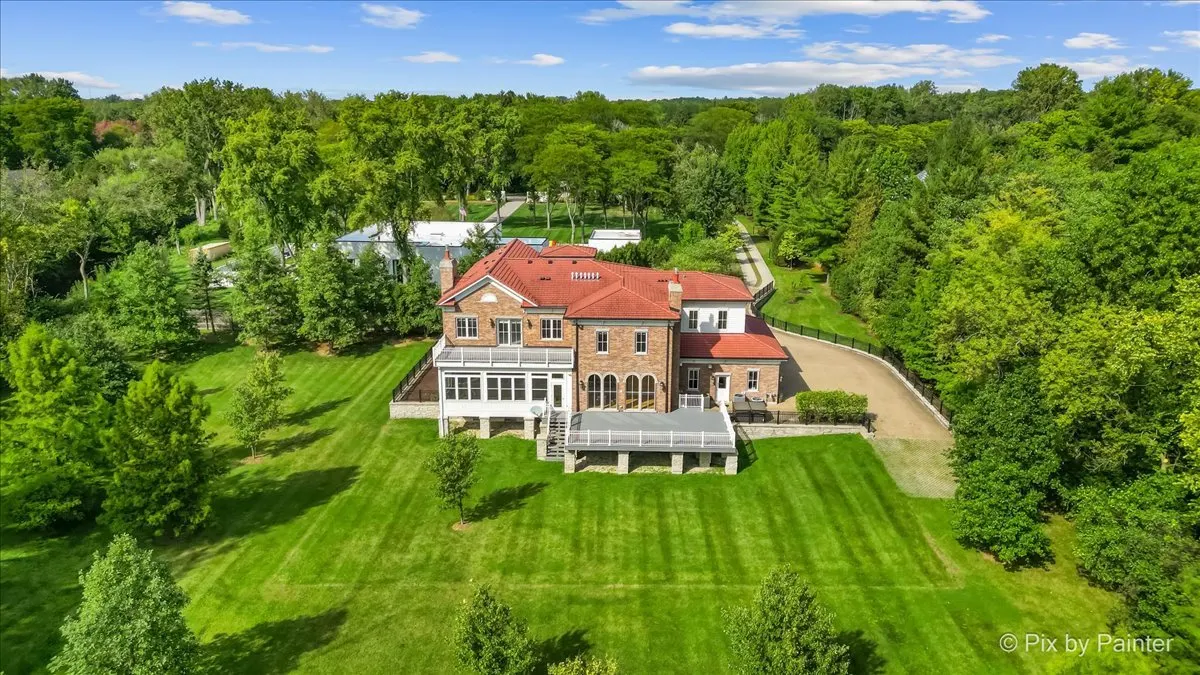 27 W Onwentsia Road IL