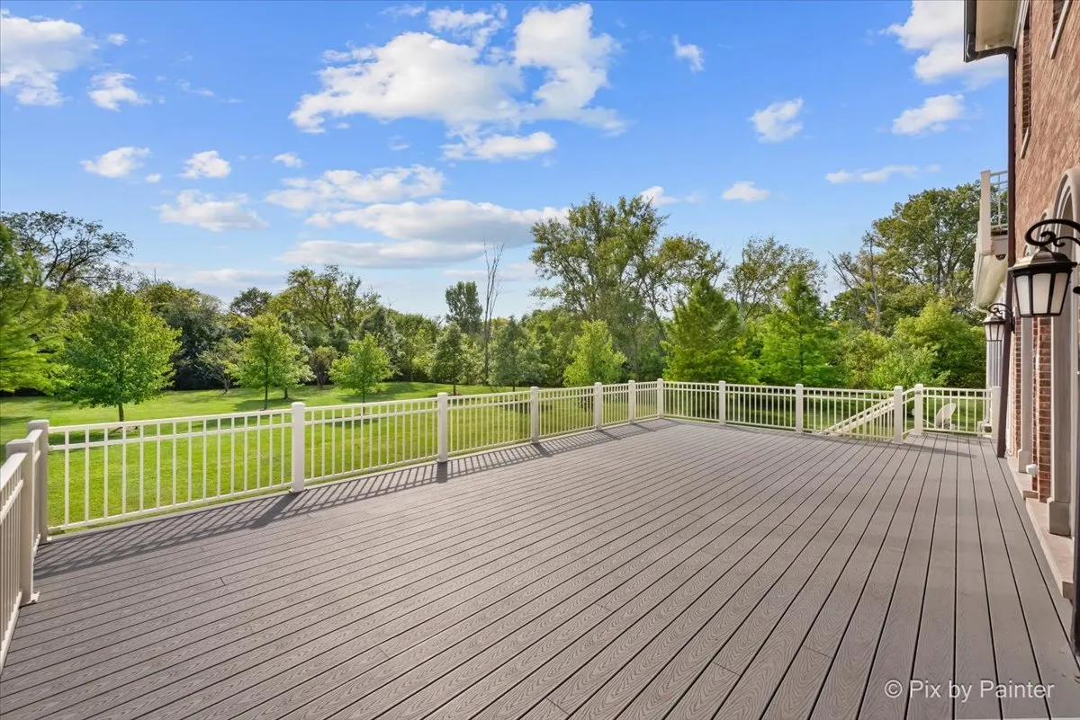 27 W Onwentsia Road IL