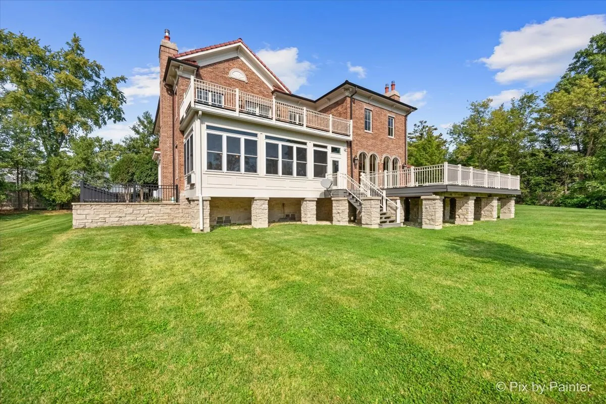 27 W Onwentsia Road IL