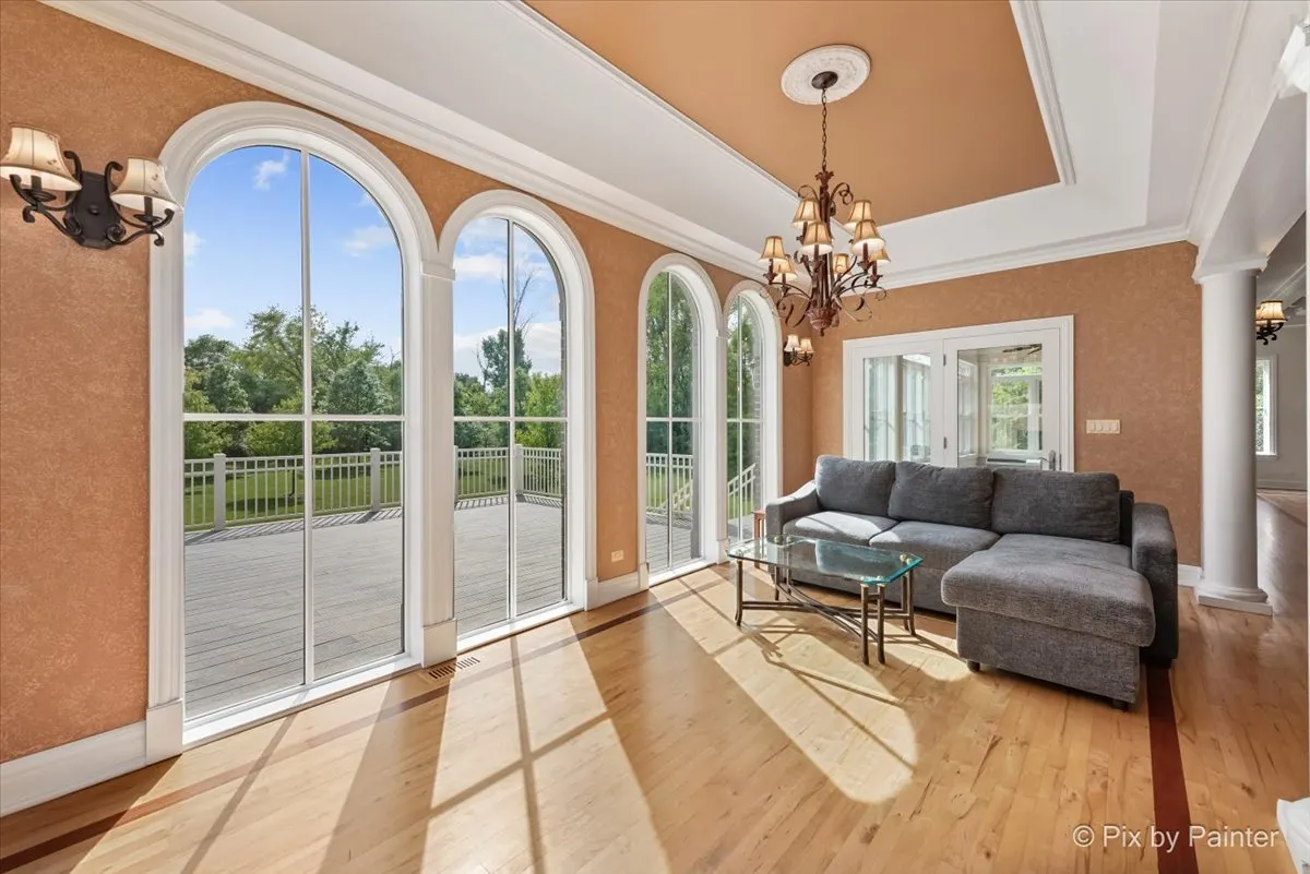 27 W Onwentsia Road IL