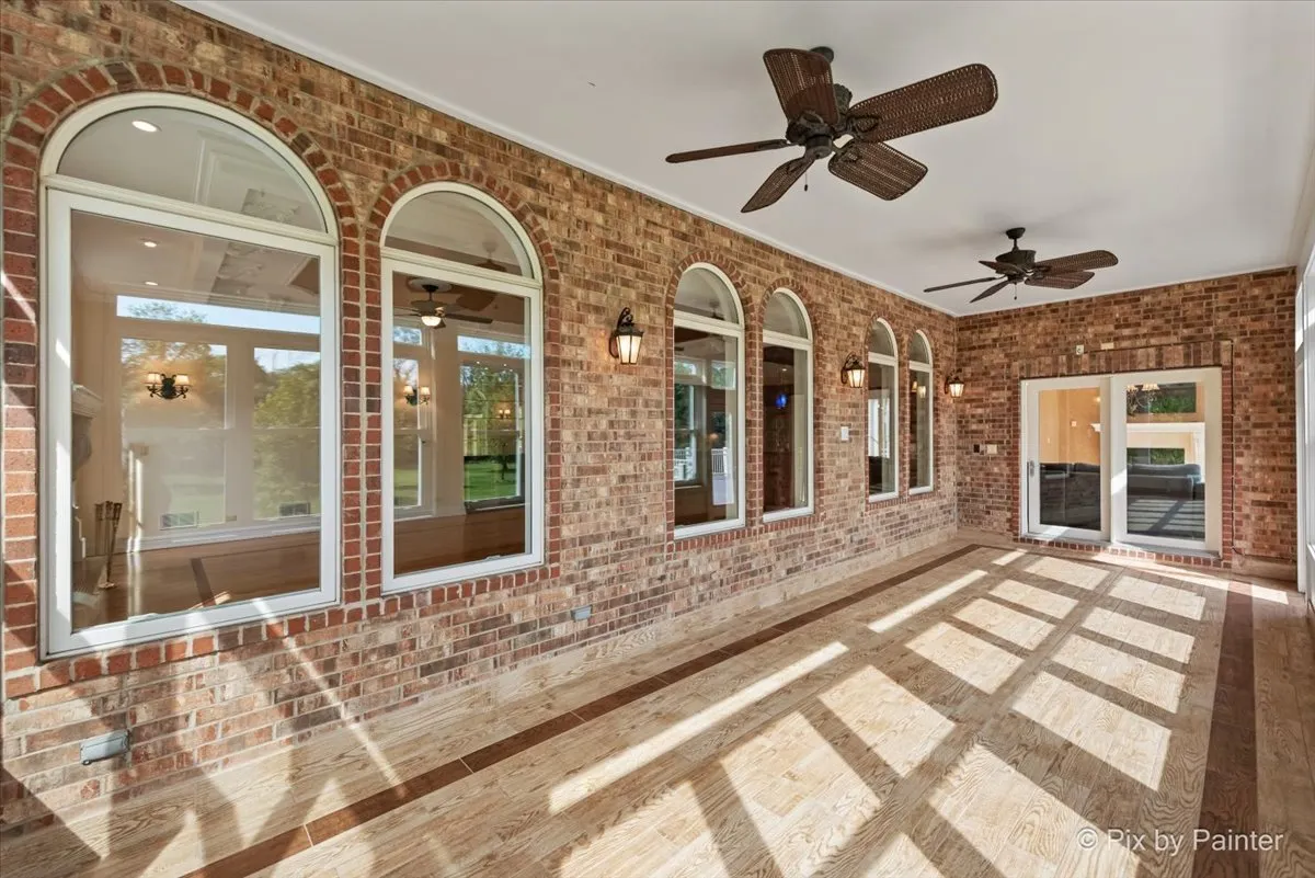 27 W Onwentsia Road IL