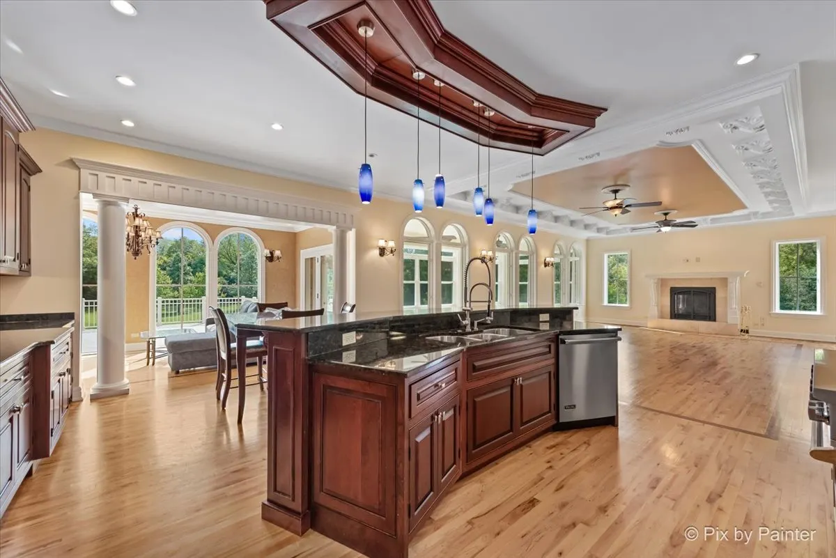 27 W Onwentsia Road IL