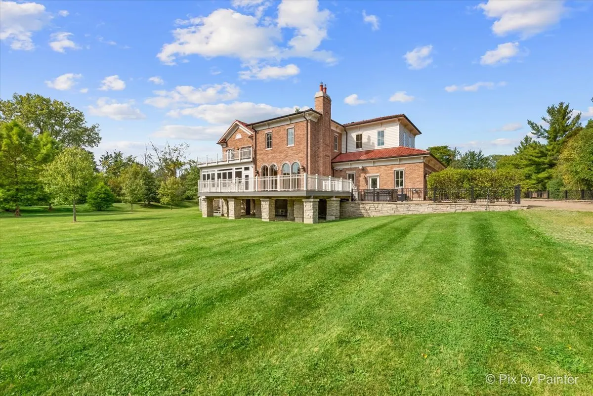 27 W Onwentsia Road IL