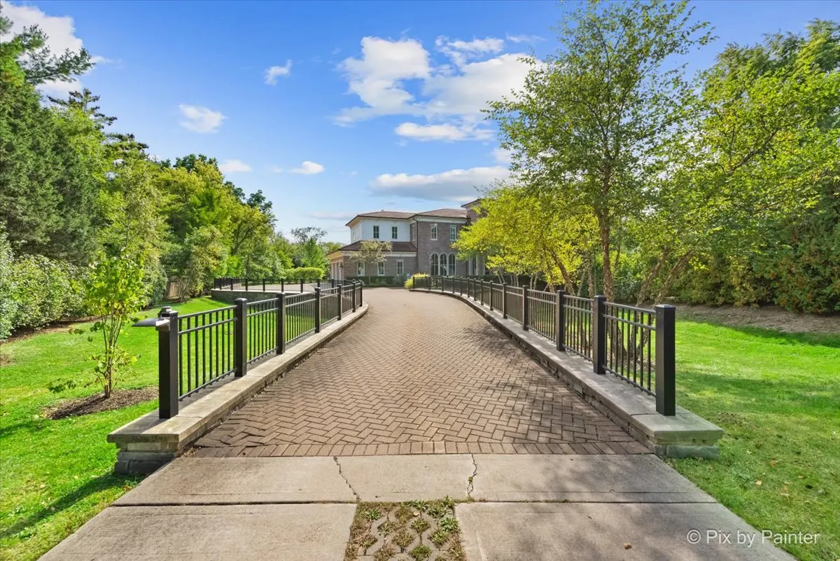 27 W Onwentsia Road IL