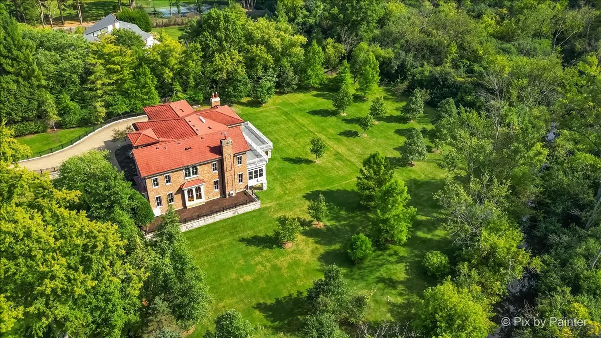 27 W Onwentsia Road IL