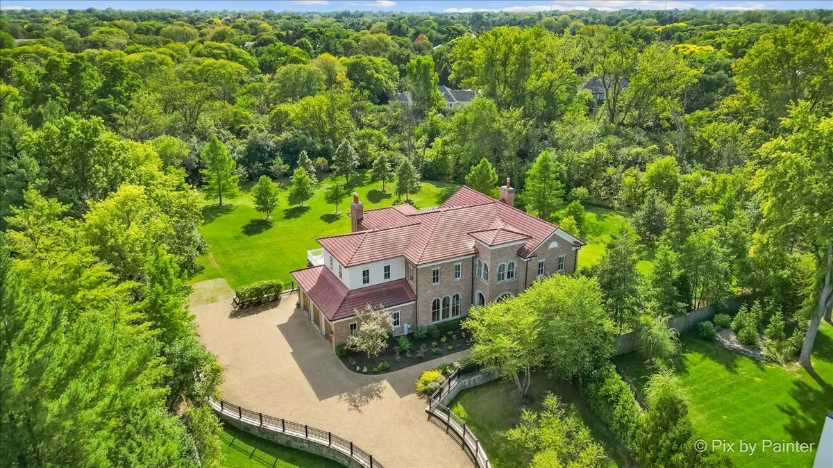 27 W Onwentsia Road IL