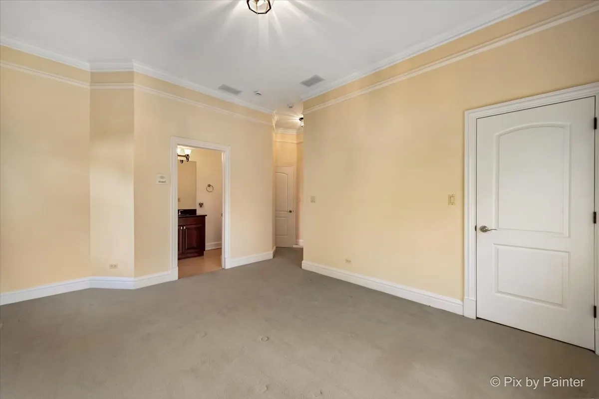 27 W Onwentsia Road IL