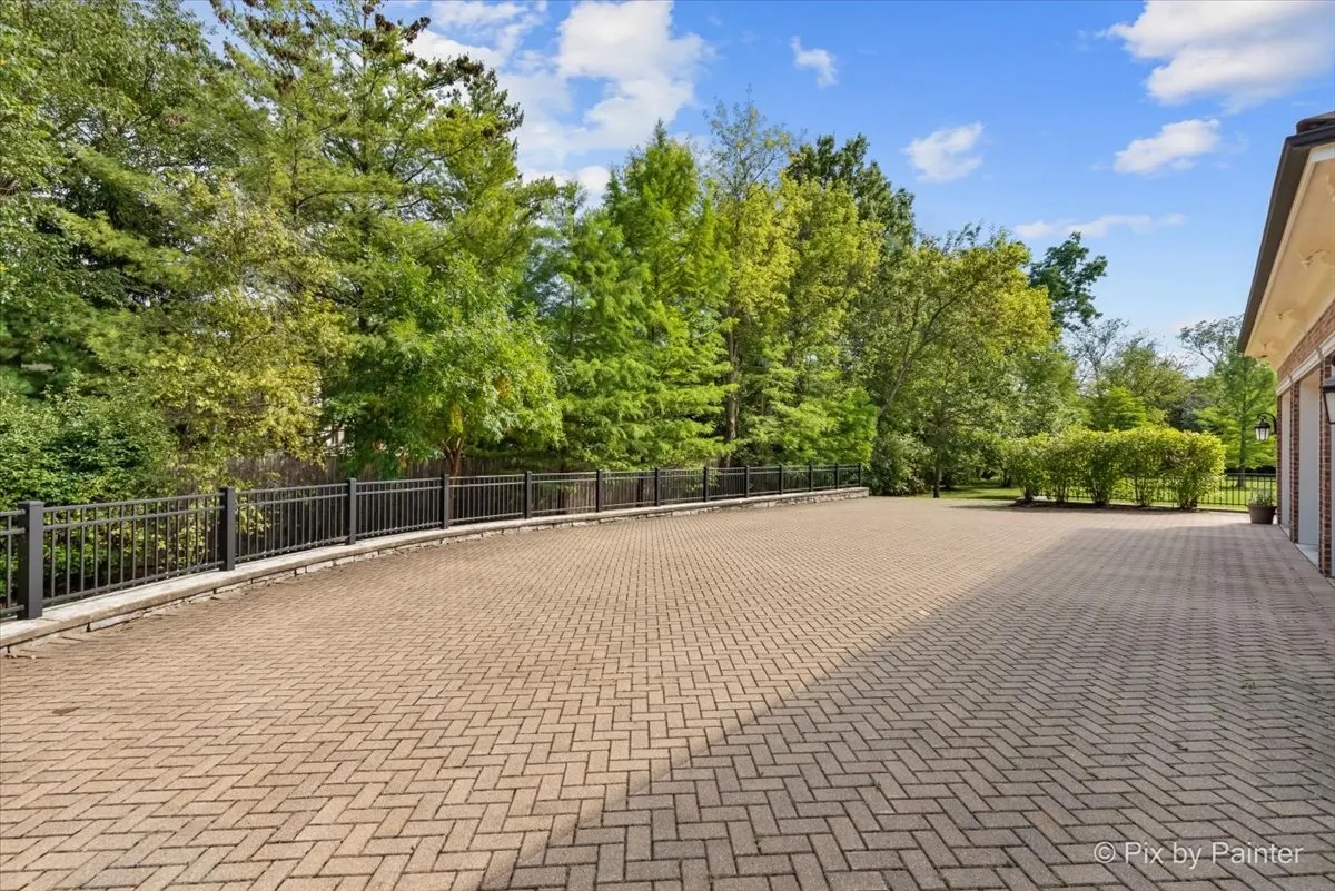 27 W Onwentsia Road IL