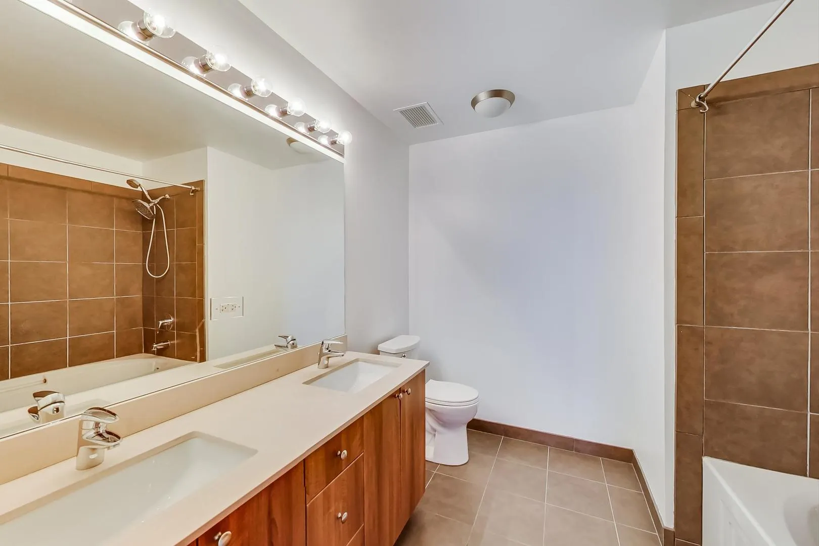 235 W Van Buren Street 4107 IL