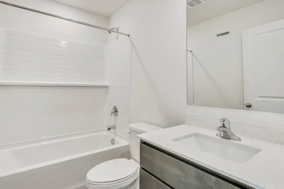 436 Lakeshore Court IL