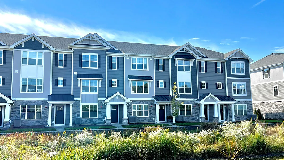 436 Lakeshore Court IL