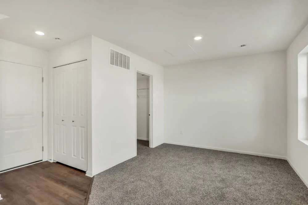 436 Lakeshore Court IL