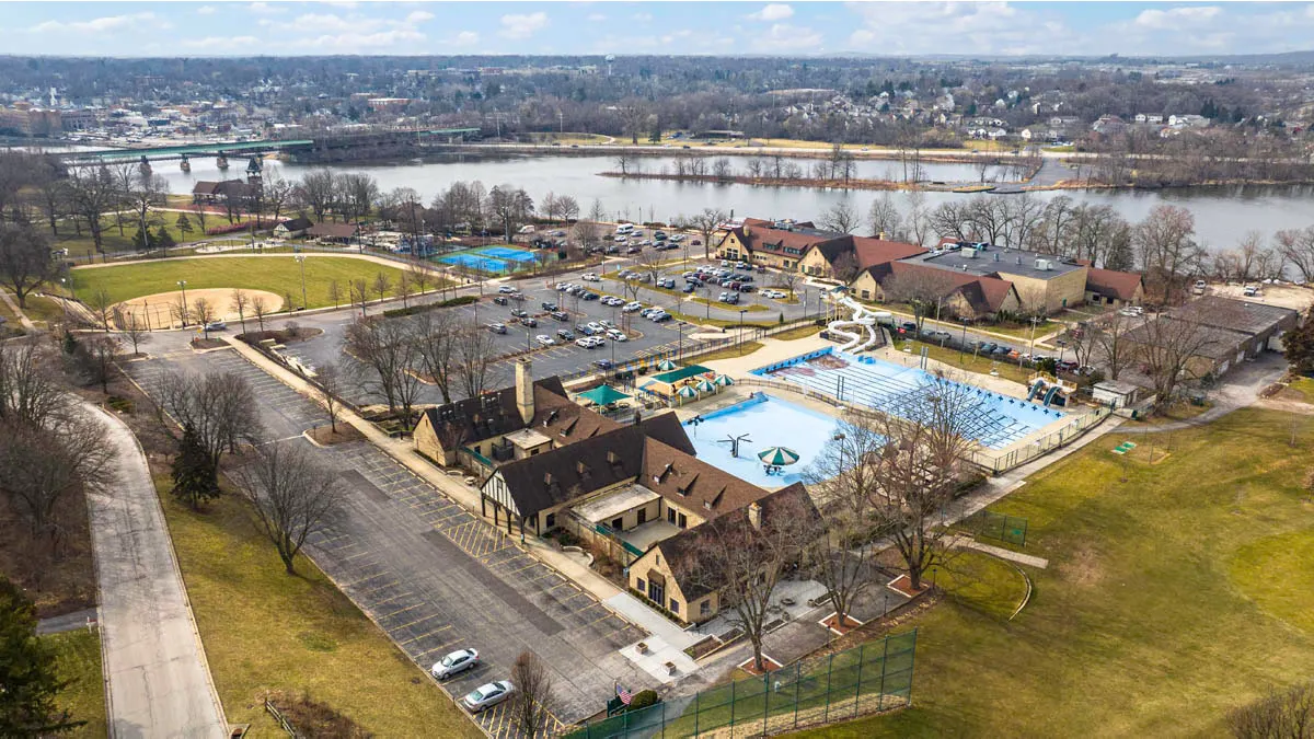 436 Lakeshore Court IL
