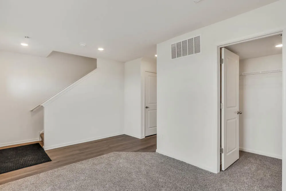 436 Lakeshore Court IL