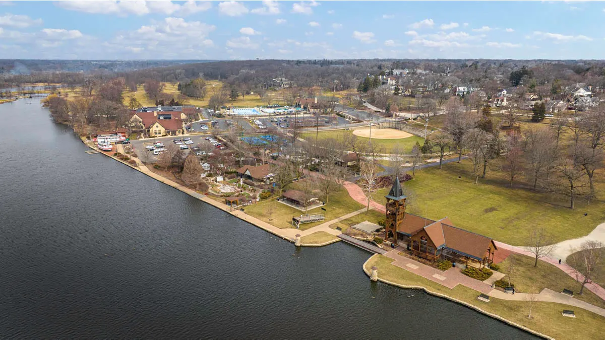 440 lakeshore Court IL